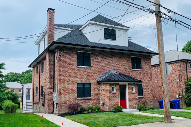 outside street view - Large 6 bed/3 bath in Brookline!!! Available 8/1/2024!!!! House