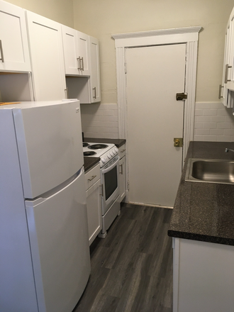hubrealtyproperties.com - Rare large 2 bedroom split with new kitchen, walk to campus in Fenway Apartments