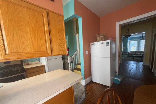 Kitchen - Large house (2 rms avail) close to Georgetown Law and John Hopkins and GW Uni (private bath avail)