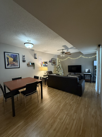 Dining/living room - Urgent relet needed for 2x2 3rd floor apartment in Knights Circle.