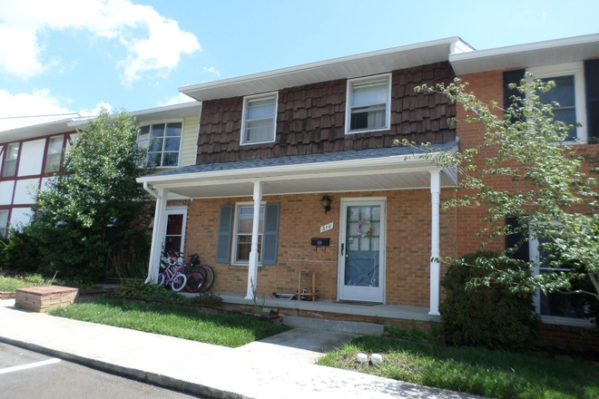 Photo - 3 Bedroom 1 full and 2 Half Bath Townhouse