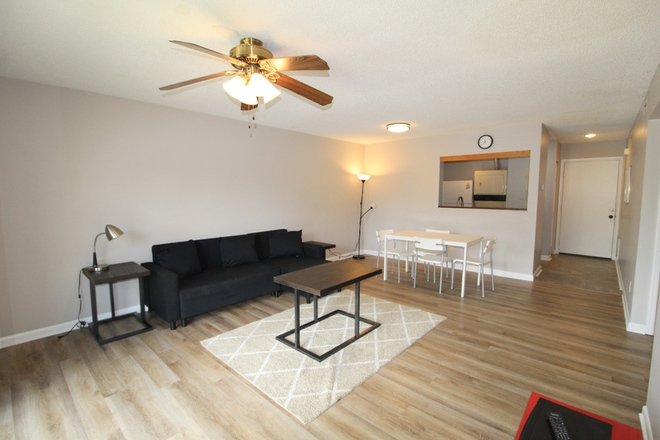 Living room - 2 bedroom condo for rent in Hunters Ridge! Pre-leasing for the 26-27 school year!