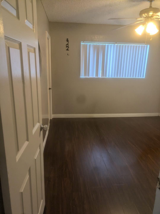 Available Master Bedroom !!! FURNITURE REMOVED WITH AI !!! - Dwell Apartment Homes