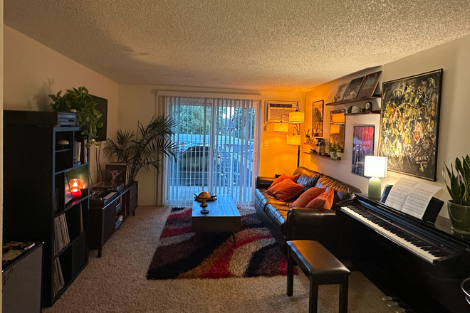 living room - glenlake apartments