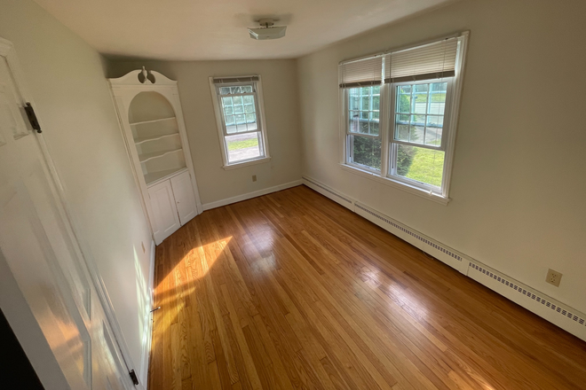 dining - 5 BR Available June '26 -- 213 Russell St, Hadley House