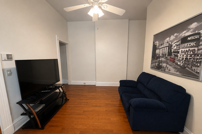 Living Room - 31 W Hollister St – 3BR/1BTH Apartment Steps from UC Campus