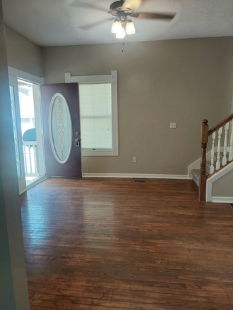 Entryway, hardwood floors - 3 bedroom 2 bathroom house