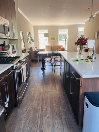 Kitchen - Free Townhome Stay in Exchange for Cat Sitting