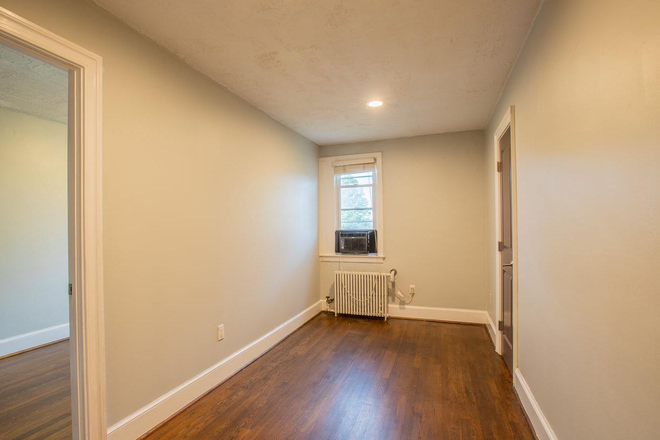 living room - Beautiful 3 bedroom 1 bath unit for rent Apartments