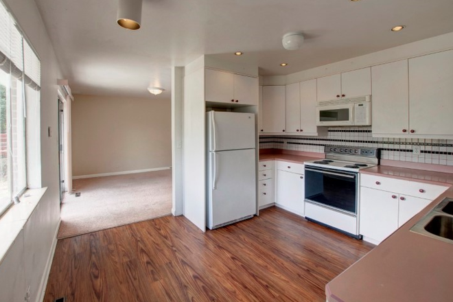 510 - 510 South 44th St. (5BR/  3BA) House