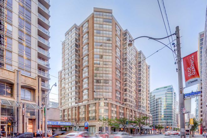 Outside Street View - Summer Sublet, 1 Furnished Bedroom in 2 Bedroom Apartment in Bay Street Corridor