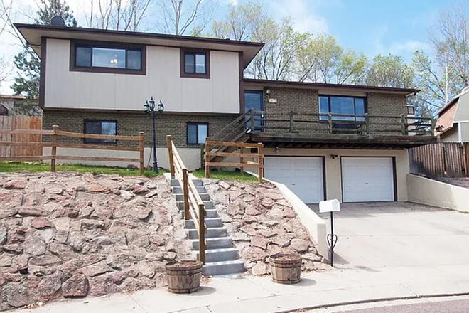 Outside Street View - 4 bed, 3 bath close to campus