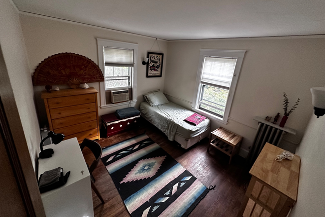 Bedroom with a very good single bed - Close by Porter Sq. lovely room for rent 7/15/25-12/15/25 possibly also 1/15/26-5/15/26 Duplex