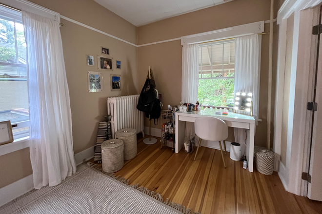 bedroom - spring semester sublet House