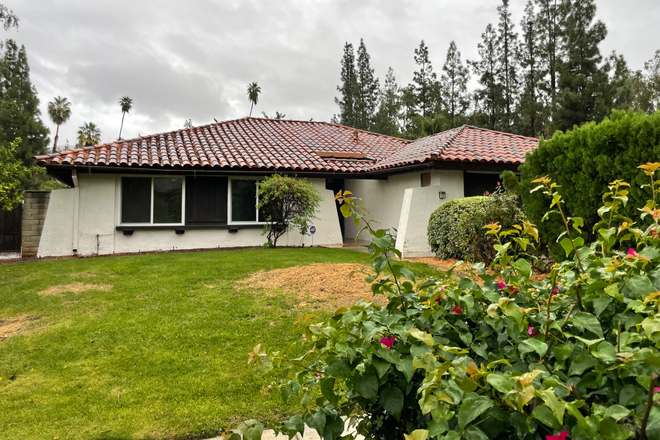 Front - Beautiful Canyon Crest home / fruit trees/ solar  included/ UCR 1 mile