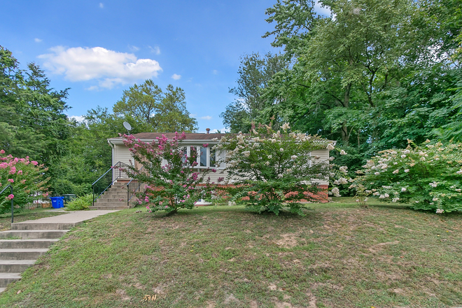 front of house - 9085 Autoville Drive: 5 bedroom, 5 bath house - walk to campus!