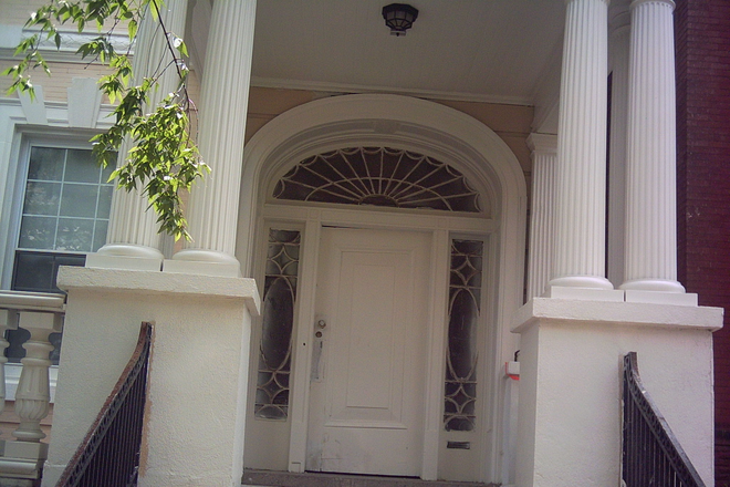 View of the front Entrance - 1105 W Franklin Apt #1 - Elegance -  Very large 3 BR 2 Bath and kitchen with granit counter & Bar