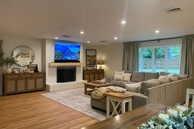 Living Room - Beautifully, Fully Furnished 3/2 Home 4.2 miles from Purdue