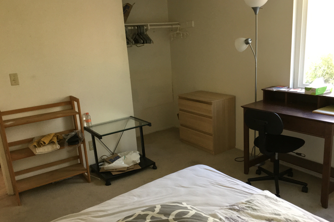  - Christina’s Homestay with other students; safe neighborhood near UCSD