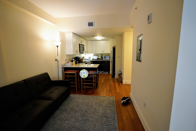 1 - SEPT 2024 2 beds 1 bath apartment in midtown.NO FEE TO YOU!