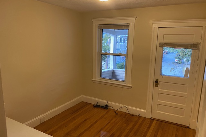 Entrance - **NO BROKERS FEE!* Gorgeous 4 Bed / 1 Bath - Available 6/1/26!! Apartments