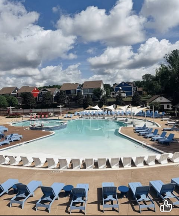 Pool - Townehouse apartment close to campus