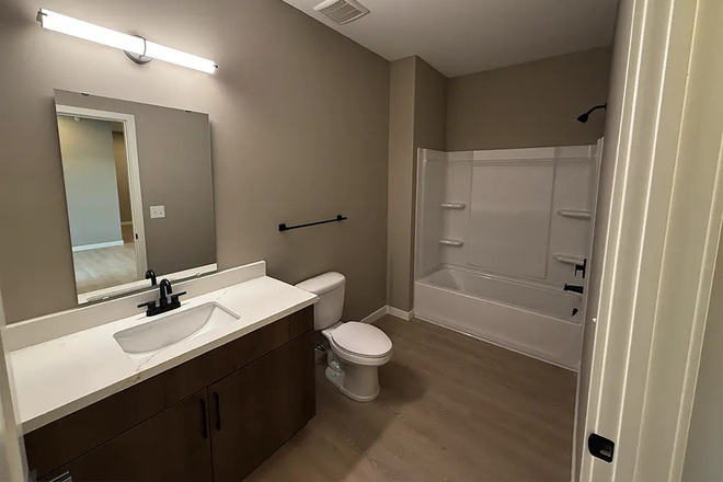 Bathroom - BEST CHEAP FURNISHED HOUSING ON CAMPUS Apartments