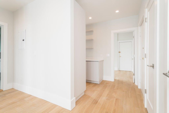 Hub Realty - Brighton Center, fantastic 1.5 bedroom with renovated kitchen and bath Apartments