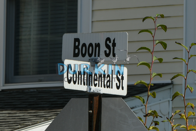 Near Boon St with PJs and Crazy Burger - Amazing Location, Front Duplex Duplex