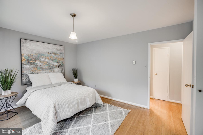 Bedroom - $1925 - Beautiful, sunny 1BR/1BA unit, includes all utilities/cable