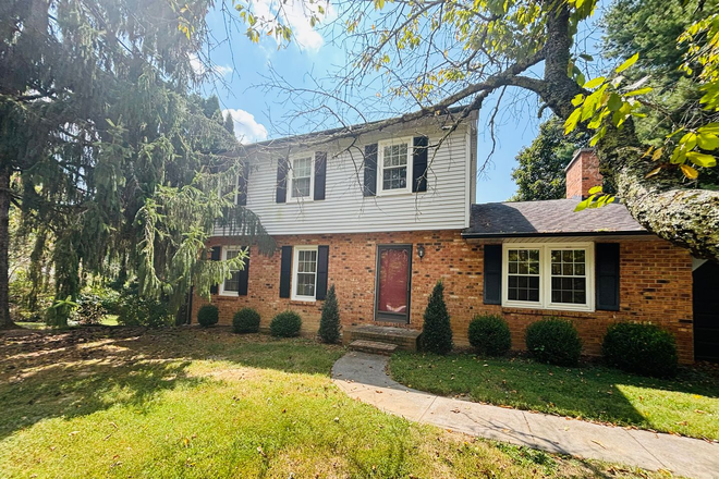  - 4 Bedroom 2.5 Bathroom House