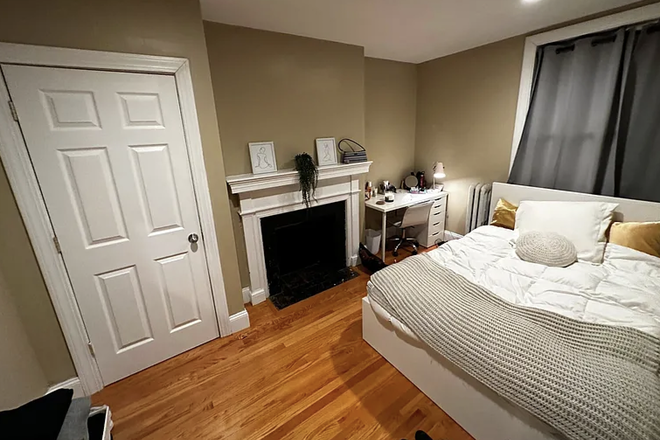 Bedroom - Nice apartment near Boston University