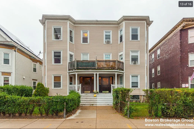 Front - Looking for 3 roommates for the 2026-2027 school year!