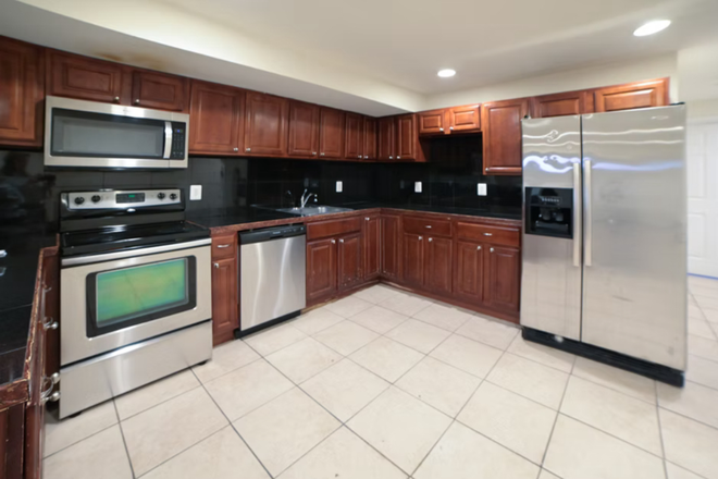 Kitchen - OffCampusPhilly Housing