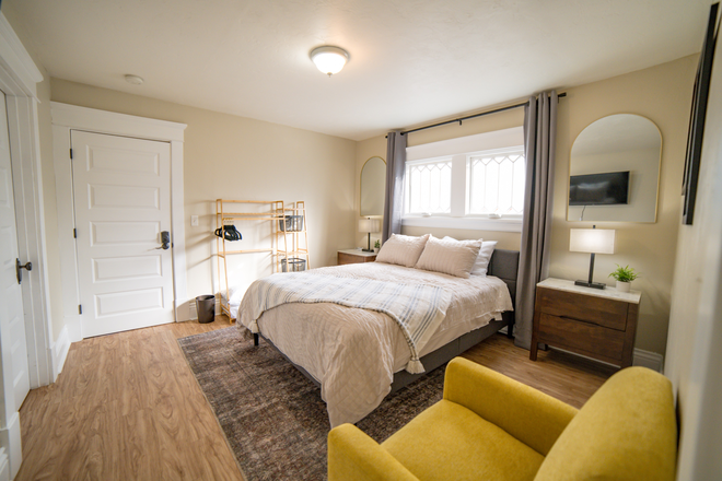 bedroom - Studio above Beppe’s Apartments