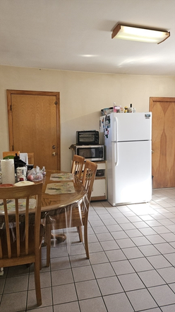 kitchen - Cozy 2 Bed / 1 Bath with parking! Available NOW!!! Apartments