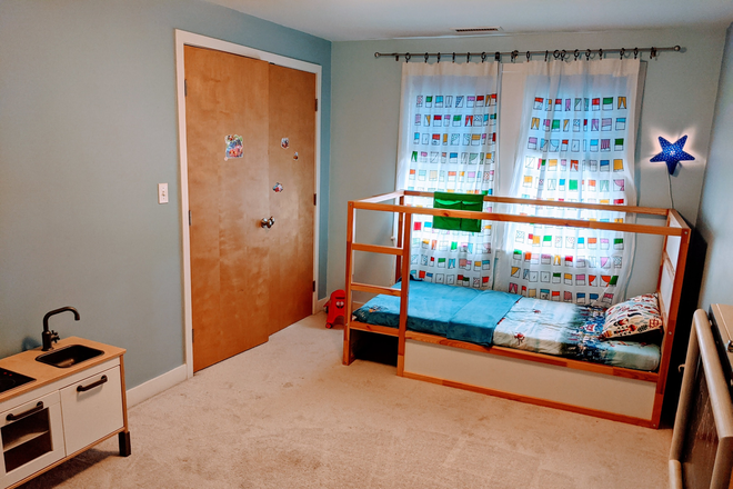 Kids Room - 3 bed 3 bath home in Waltham