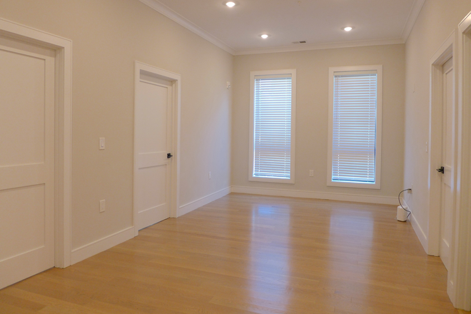 bostonrealtyonline.com - Large Open Concept Five Bed in New Construction Allston Building Apartments