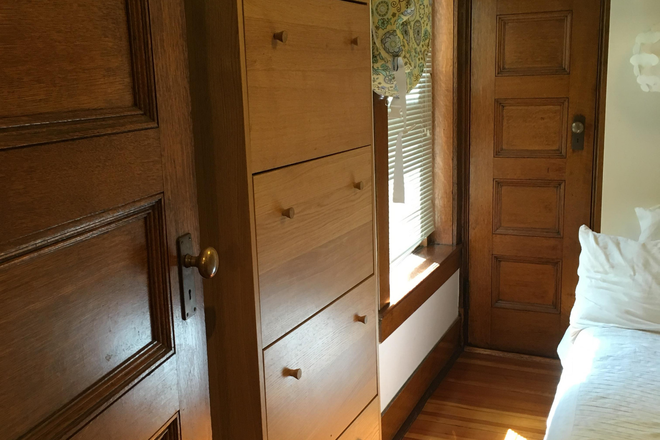 Bedroom with queen bed - Lovely, fully-furnished Harvard Square condo