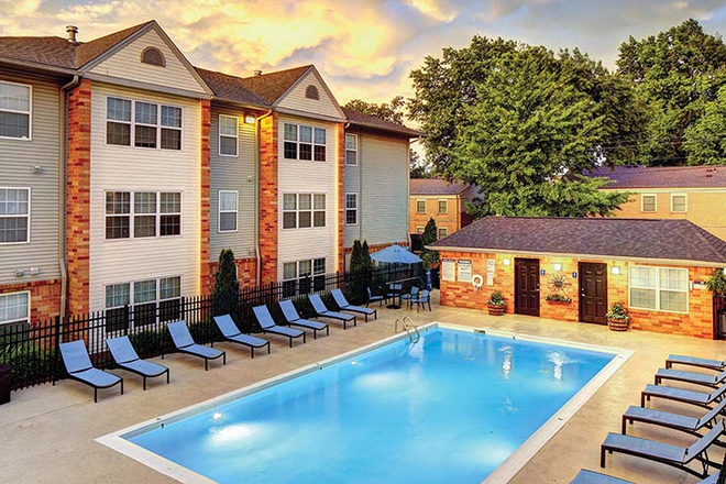 Pool area - Royal Lexington