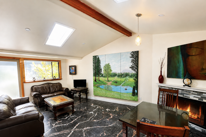 Living room - AVAILABLE ROOM close to UC Berkeley and BART