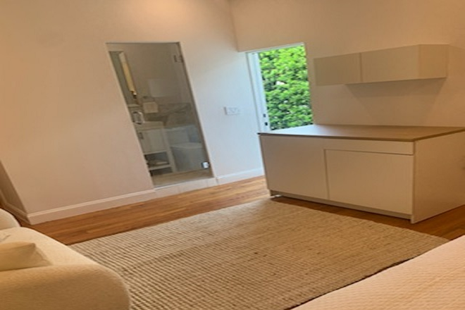 Kitchenette - Charming Private Studio in the Heart of Coral Gables House