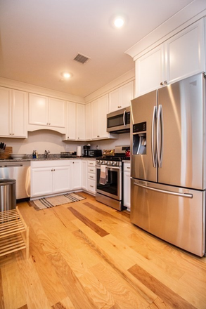 LIVING - STUNNING 2 BED/2 BATH WITH IN UNIT LAUNDRY! 9/1/25! Apartments