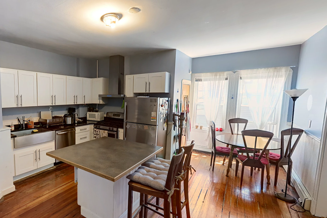 kitchen - *NO BROKERS FEE!* Renovated 4 Bed / 1 Bath available 6/1/26!! Pet friendly! Apartments