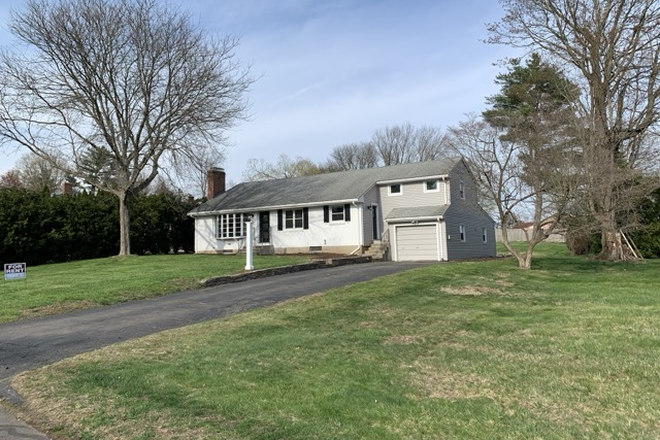 street view - 3 bedroom +2.5 bath home available for rent - 4 minutes from John Dempsey Hospital