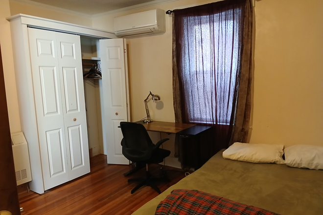 Bedroom - Cambridgeport Bright quiet house centrally located to MIT and Harvard - Utilities Included