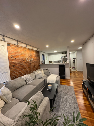 living room - Sweet 1 + bed in prime location!! Available August 20th!! Condo