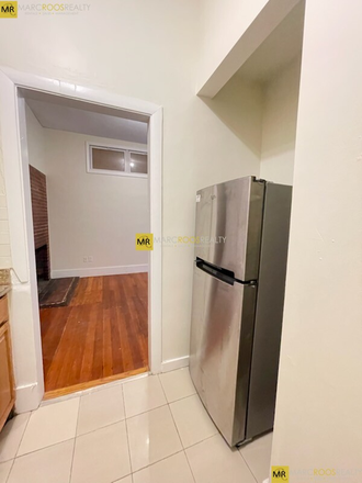 Kitchen - Kenmore Sq 3 Bed Bay State Rd Apartments