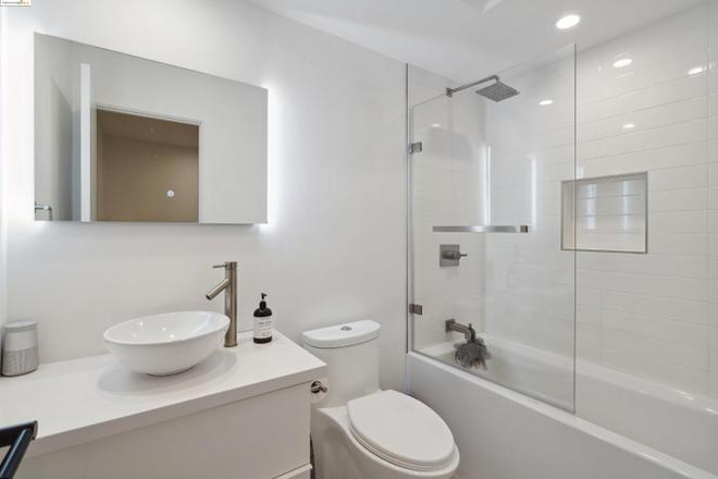 Bedroom 2 Bathroom - Stunning West Oakland Modern Victorian House