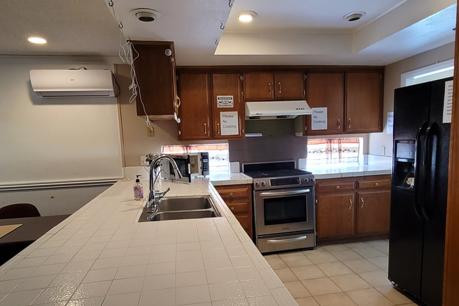 Kitchen - UCR Rooms for Rent House
